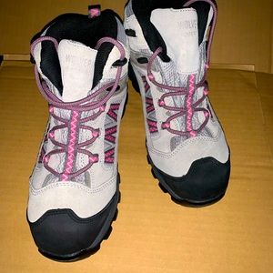 Wolverine Hiking Boots, Women 9W. Waterproof, Steel Toe